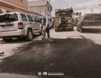 Gobierno de Matamoros realiza trabajos de bacheo en las colonias Obrera, San Rafael y Los Encinos