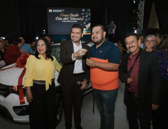 Celebra Beto Granados a 4 mil maestros de Matamoros