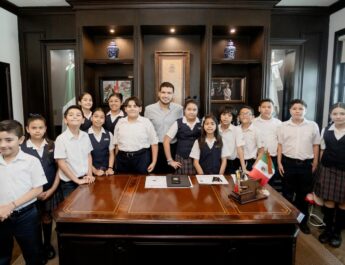 Recibe el alcalde Beto Granados a alumnos Lasallistas